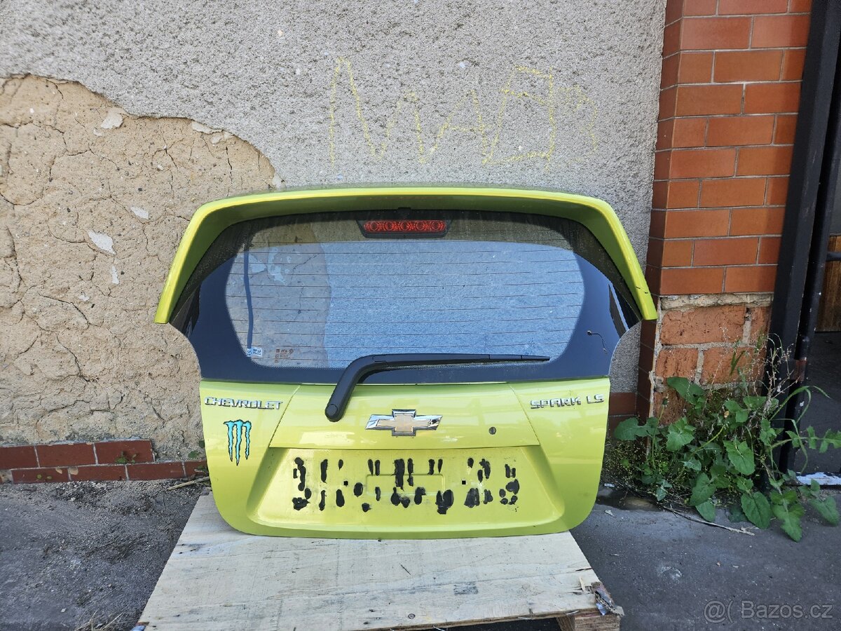 Chevrolet spark II zadní viko kufru