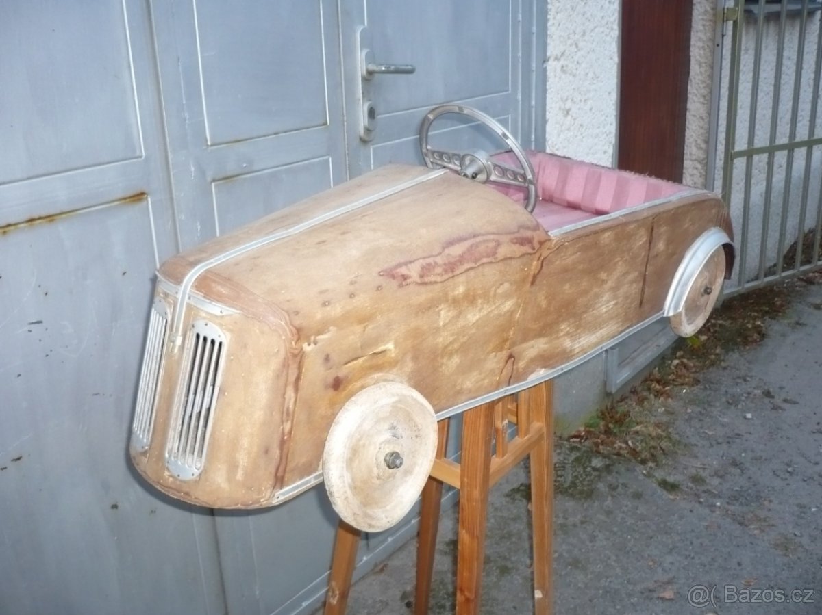 Starožitné dřevěné autíčko Art Deco z 20-tých let