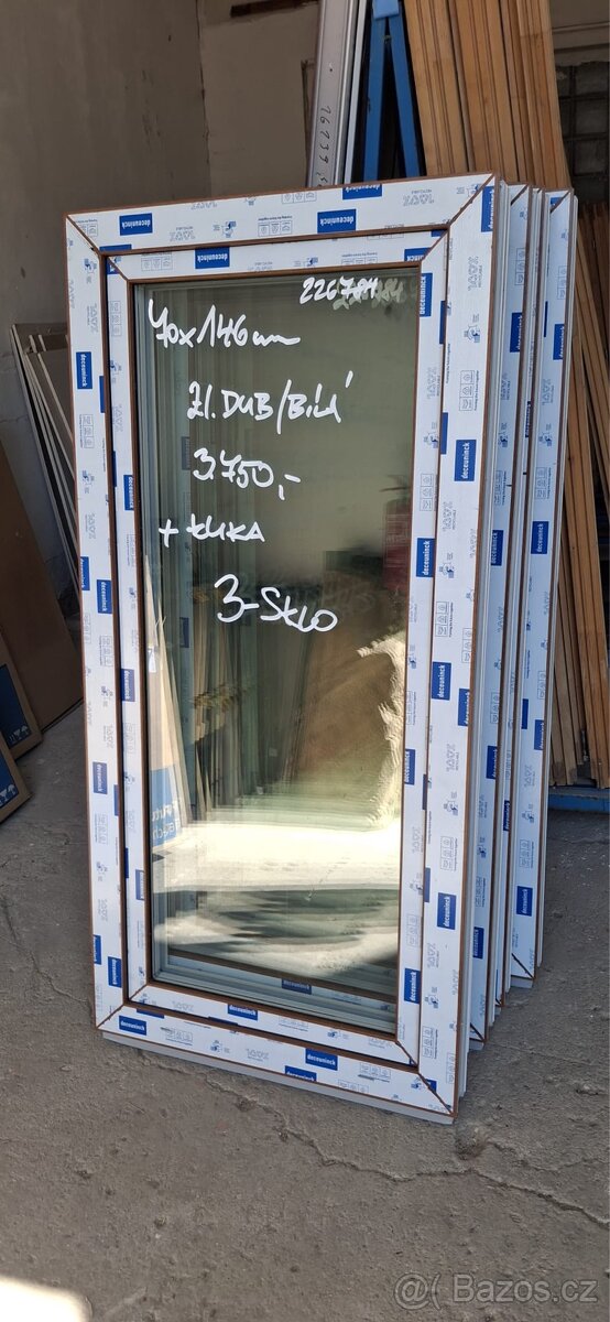 Okno plastové 70x146cm zlatý dub/ bila 3-sklo