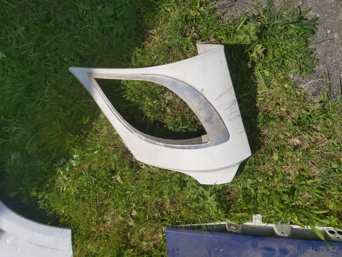 DAF xf 106 pravý plast kolem světla