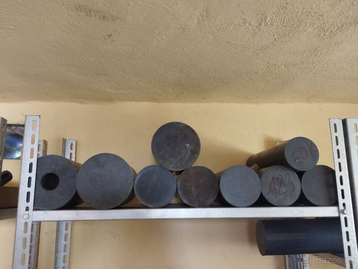 Zbytek PVC materiálu z výroby