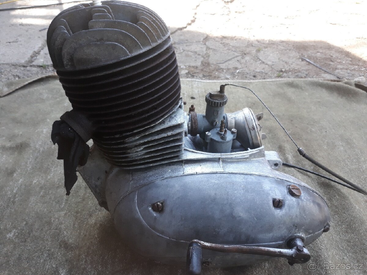 Jawa 250 pérák