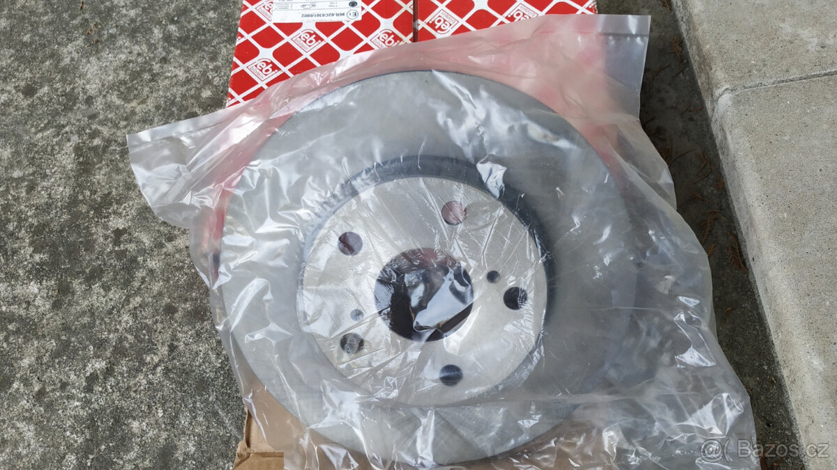 Přední brzdové kotouče na Toyota Auris nebo Corollu