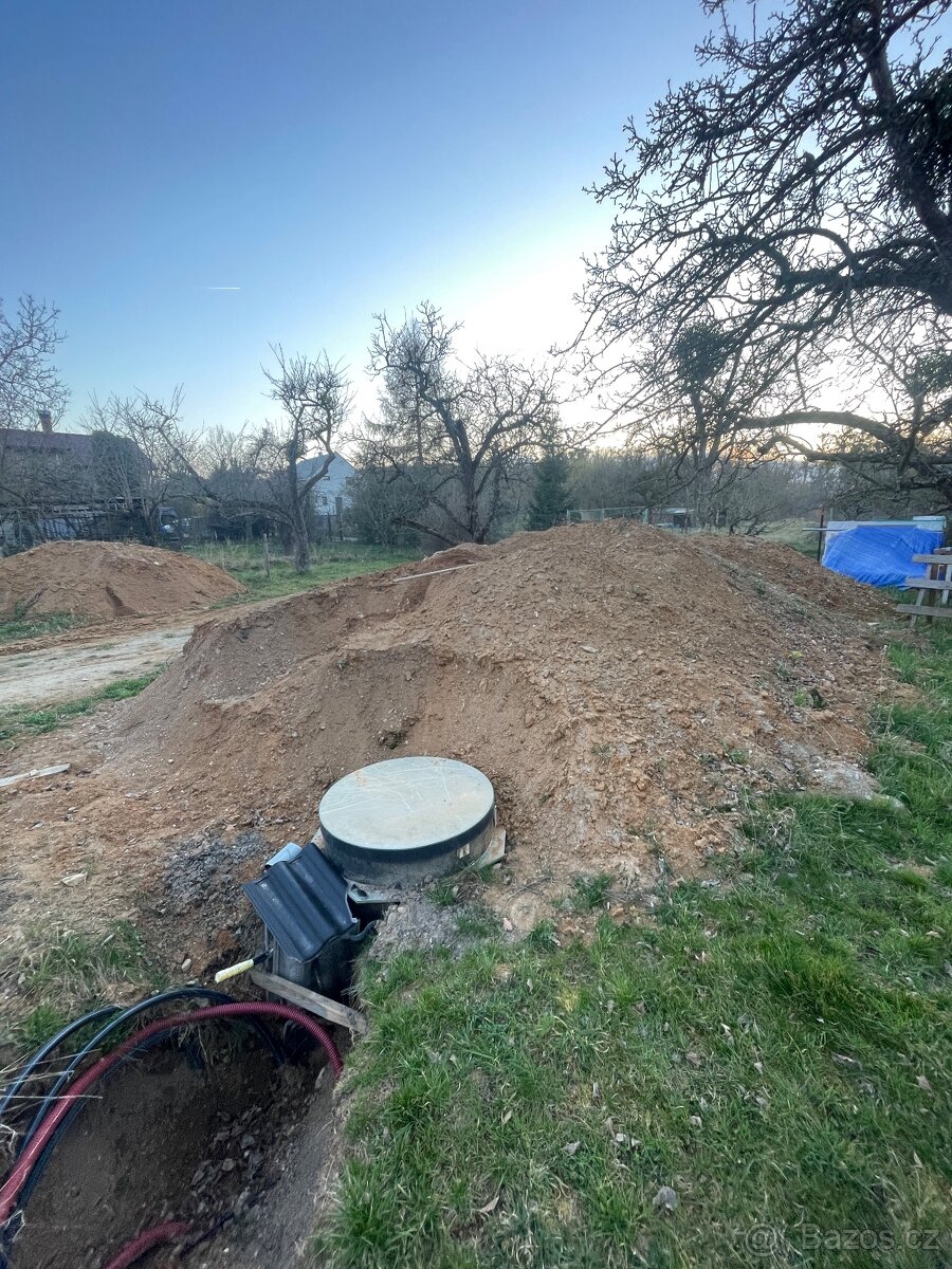 Uložení hlíny na pozemku zdarma