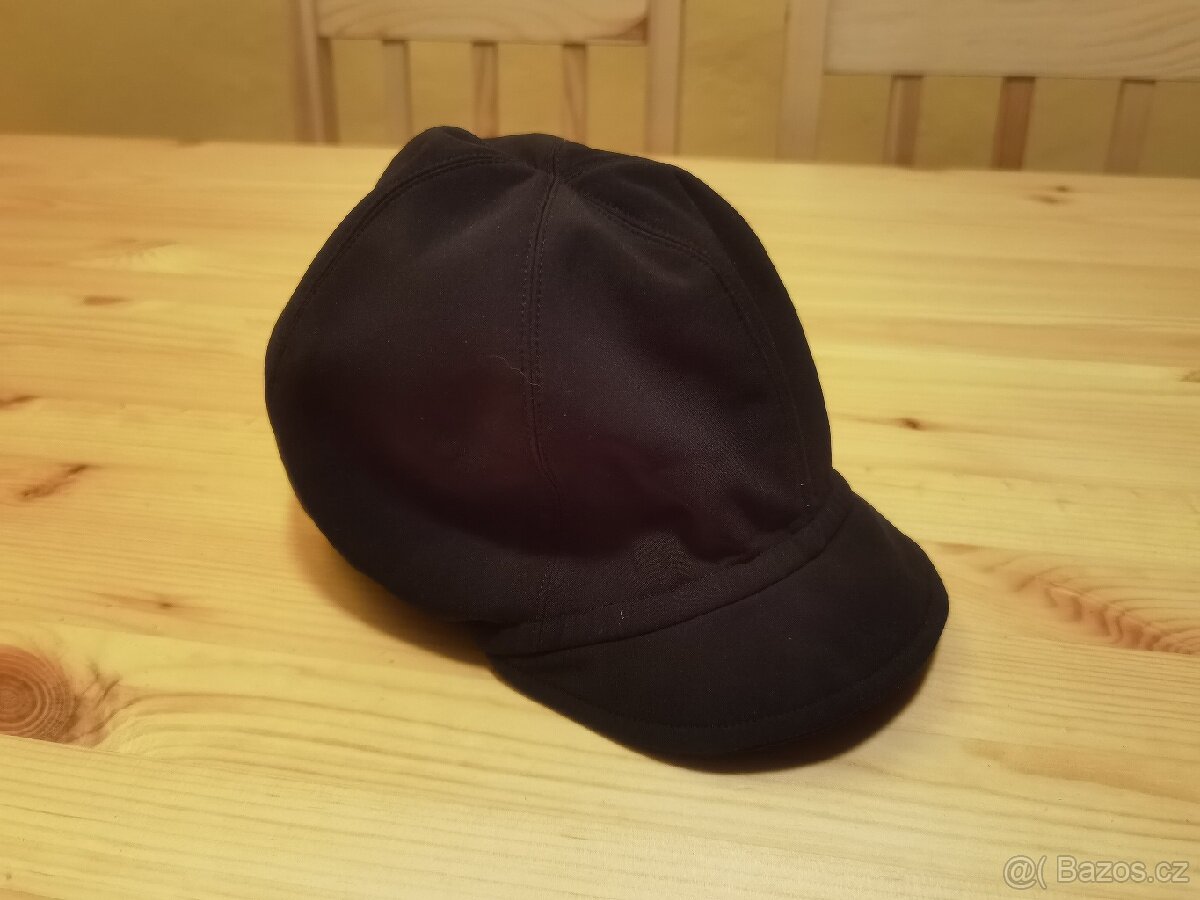 Neoprenová čepice se kšiltem