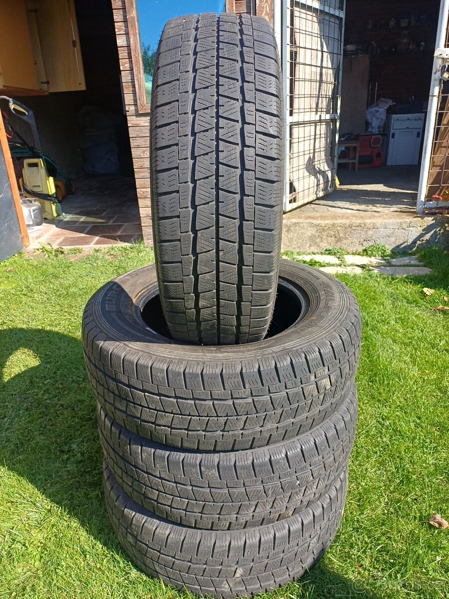 Prodám sadu zimních pneu 215/65R16C Falken