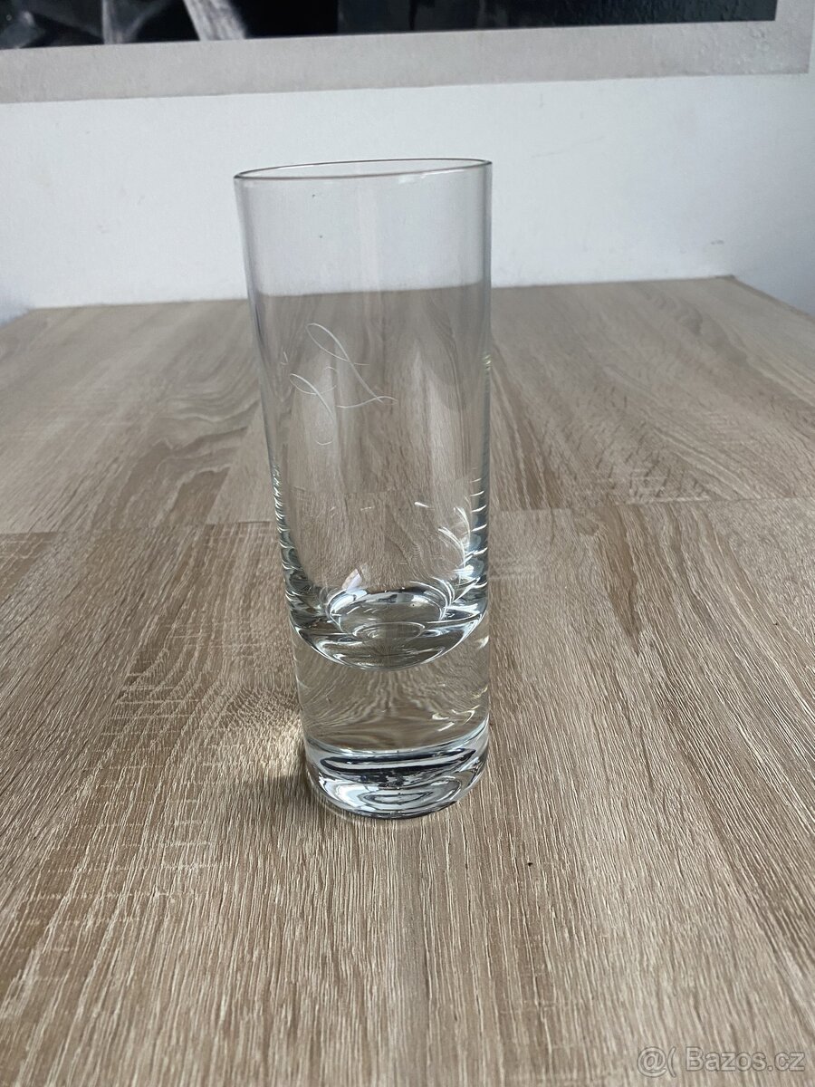 Sklenice s monogramem L.Č.