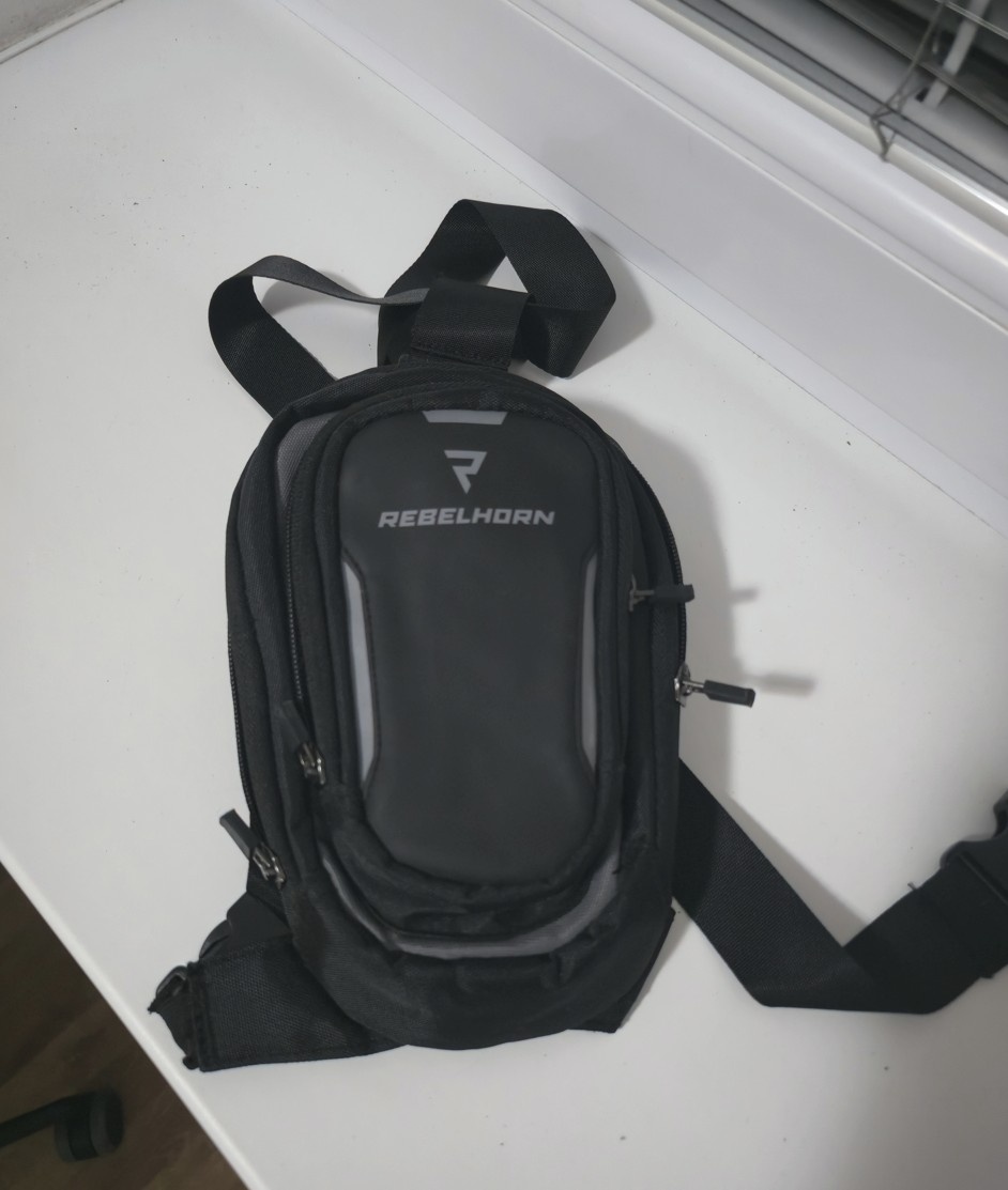 Stehenní kapsa na motorku Rebelhorn