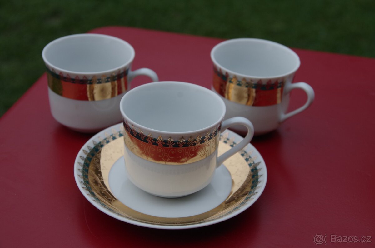 Souprava  hrnečků s podšálky z 80.léta