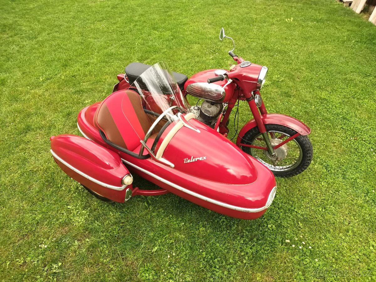 Jawa 350 se sajdou Velorex 560