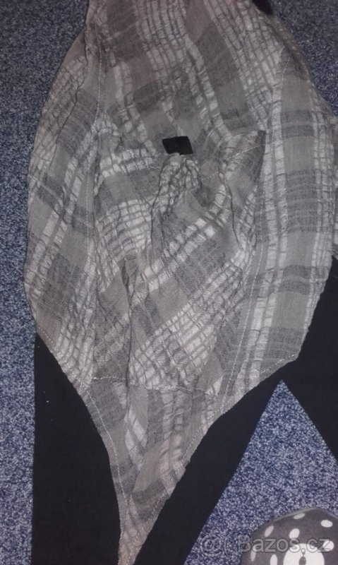 Kalhoty se spadeným sedem