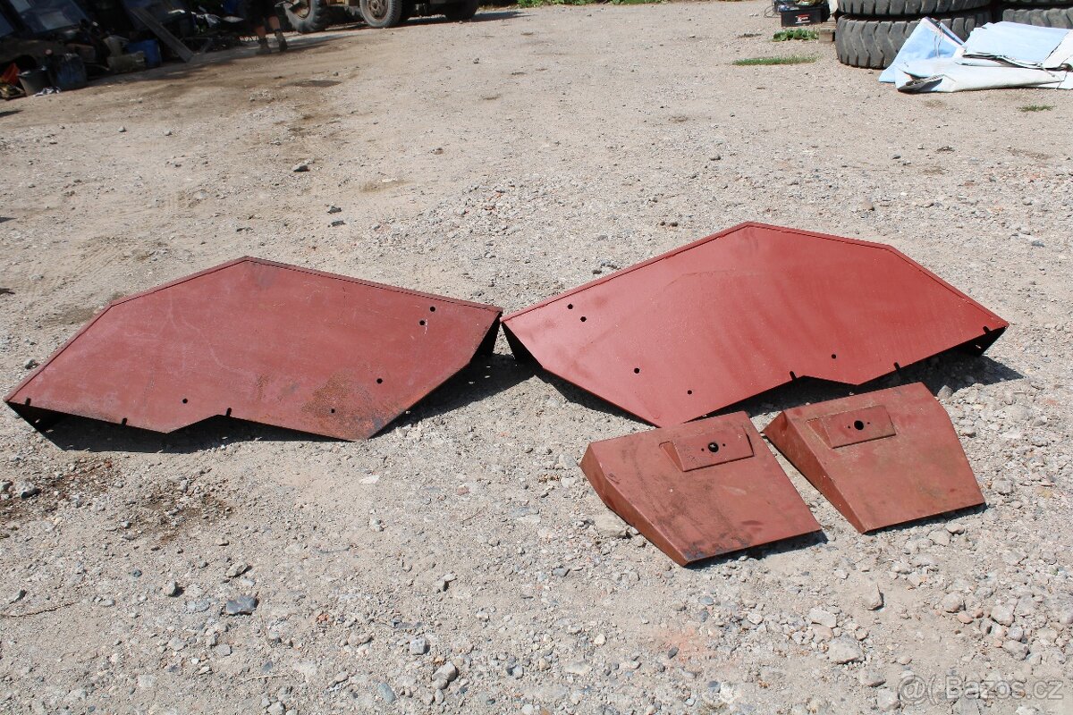 Zetor 7011 7211 7711 zadní blatníky kompletní Čssr výroba