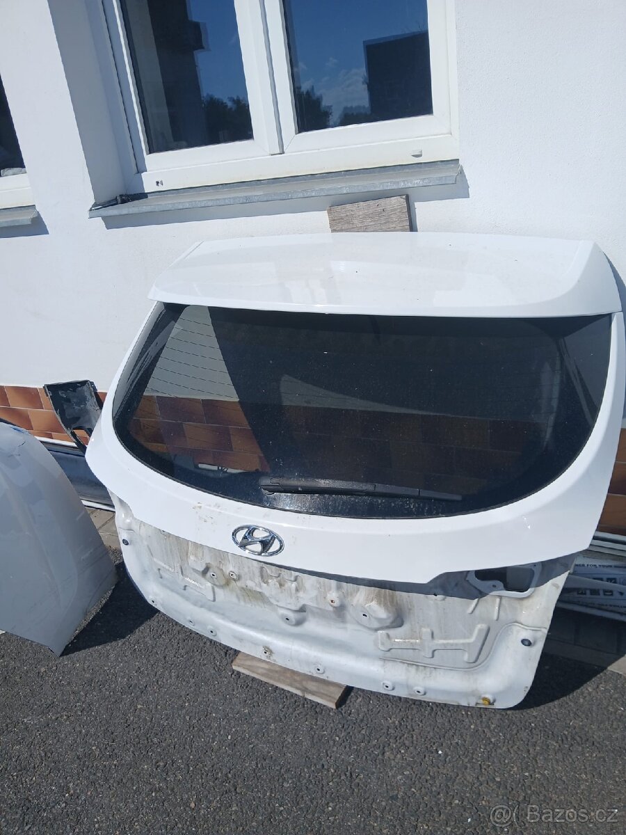 Prodej zadních dveří Hyundai i40 combi