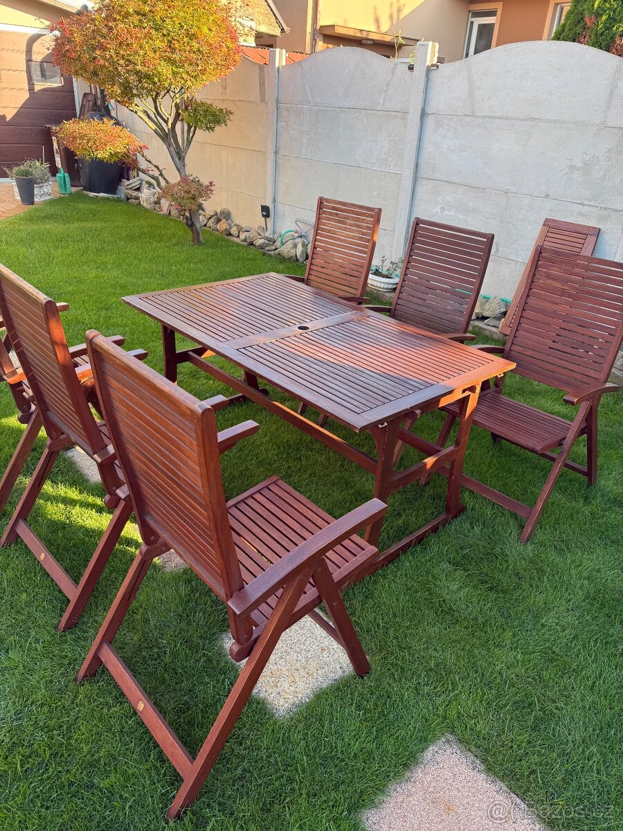 Teakovy zahradny nabytok