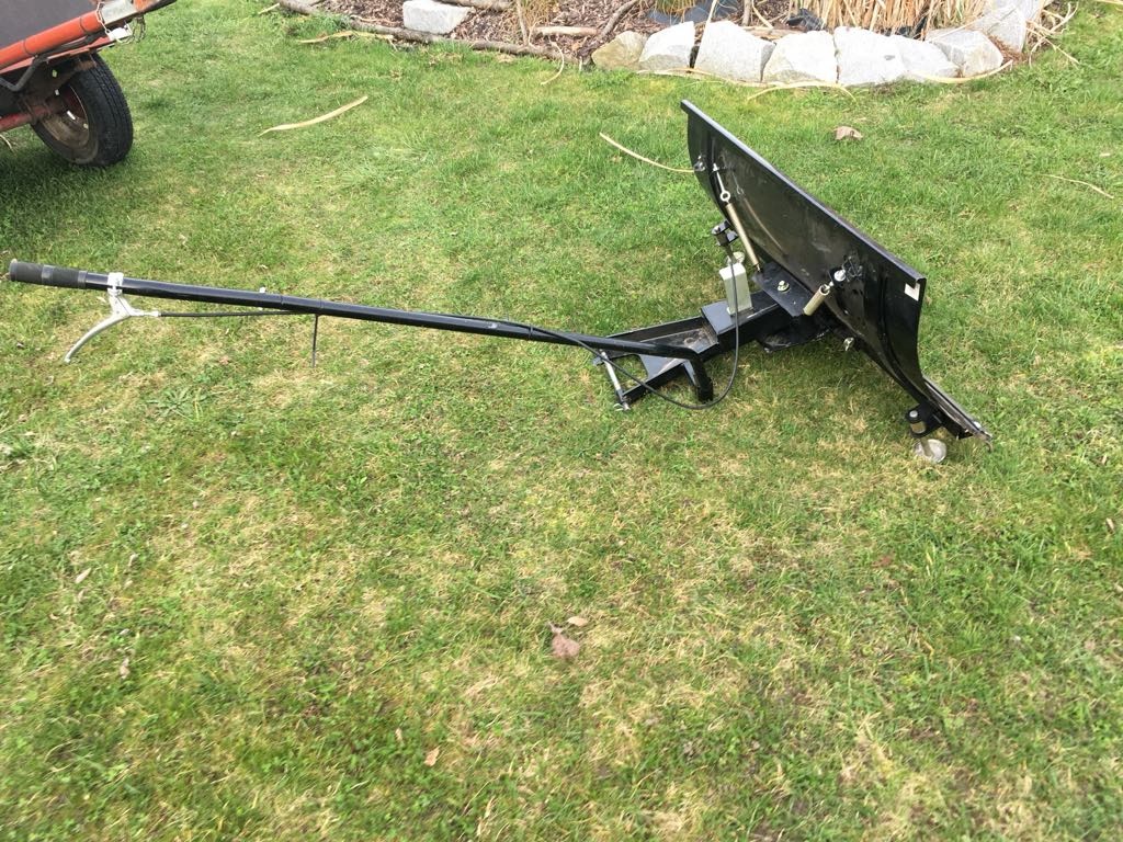 Sněžný pluh se závěsem