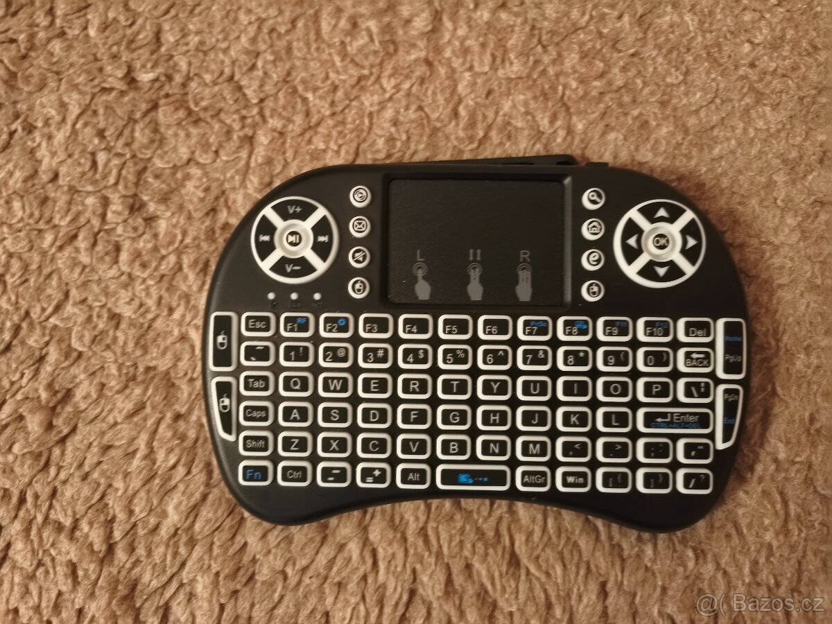 Mini bezdrátová klávesnice i na hry