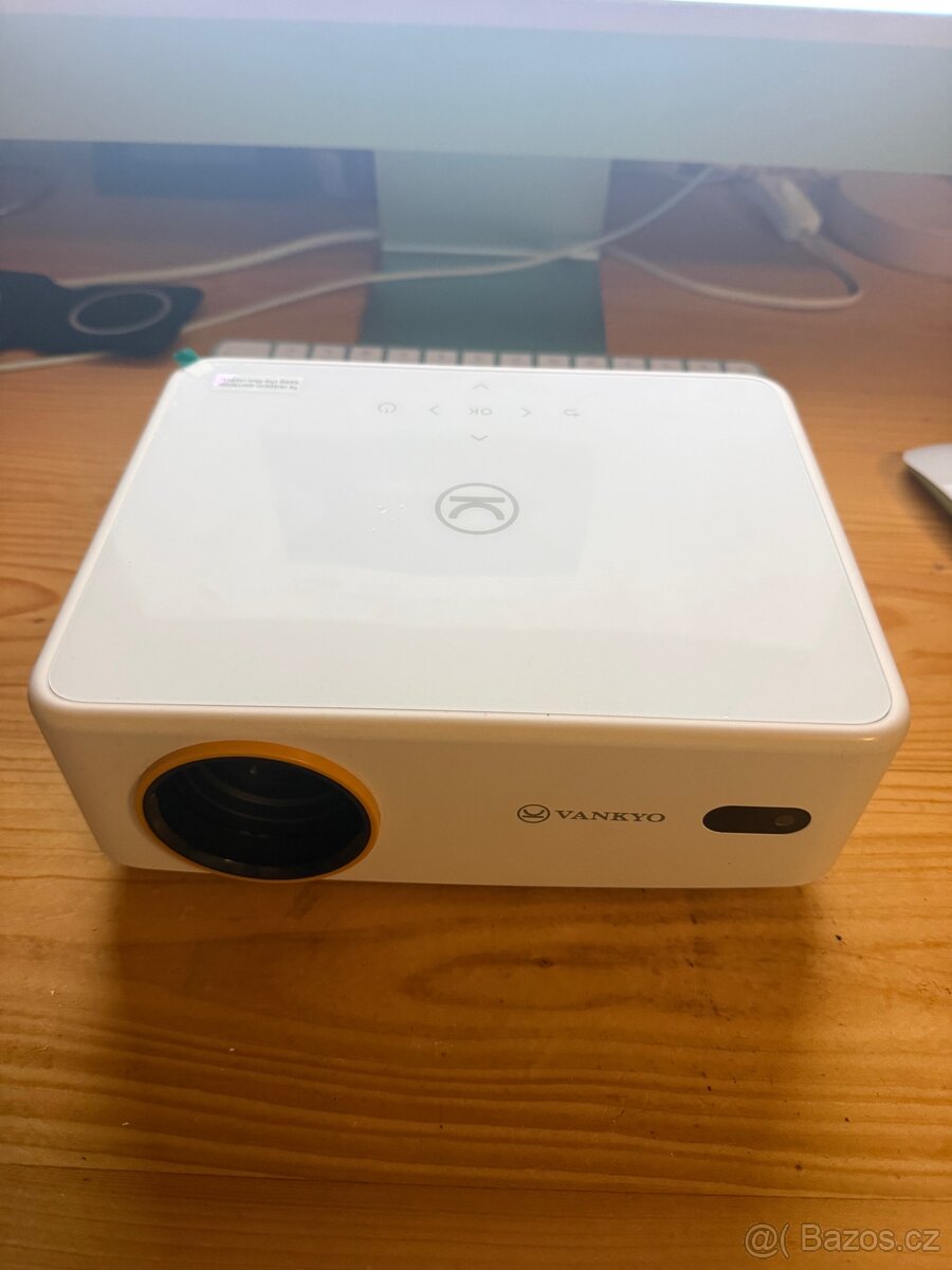 Projektor Vankyo Leisure 570B