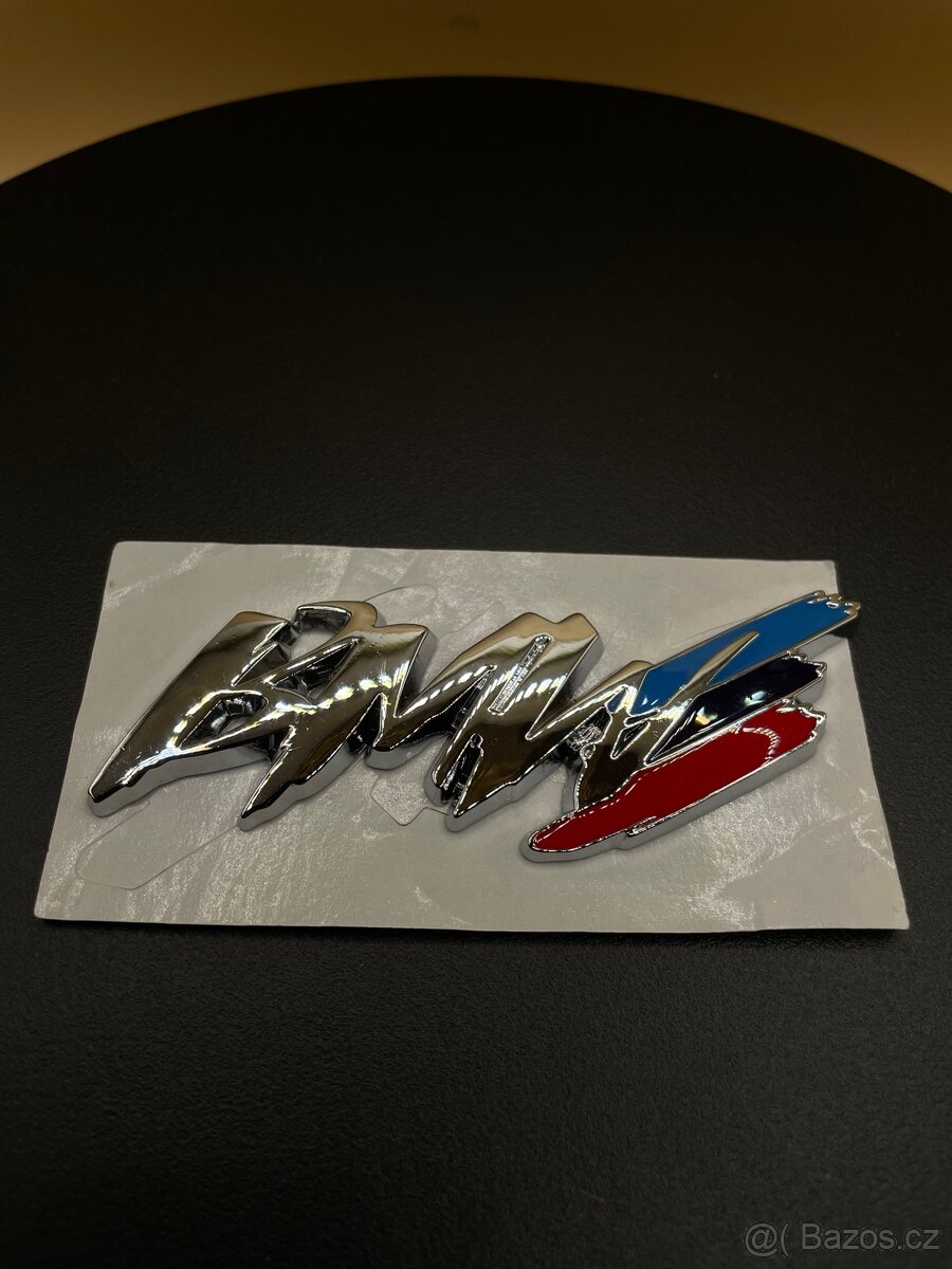 Samolepící znak na BMW