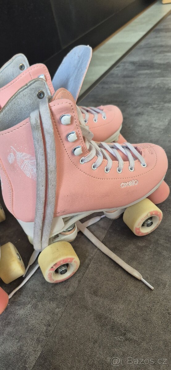 Kolečkové brusle na bruslení QUAD