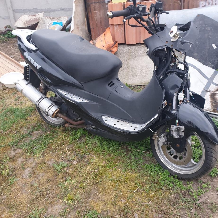 Jonway 125 prodám díly nebo celý skútr.