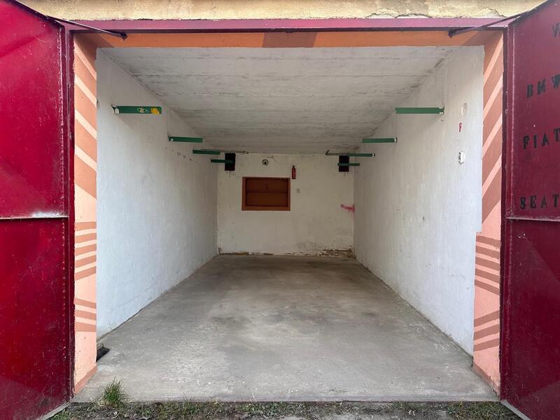 Pronájem udržované garáže v Chrudimi.