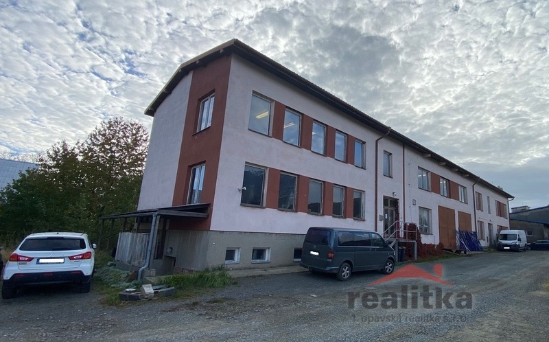 Prodej budovy se skladovacími, výrobními a obchodními prosto
