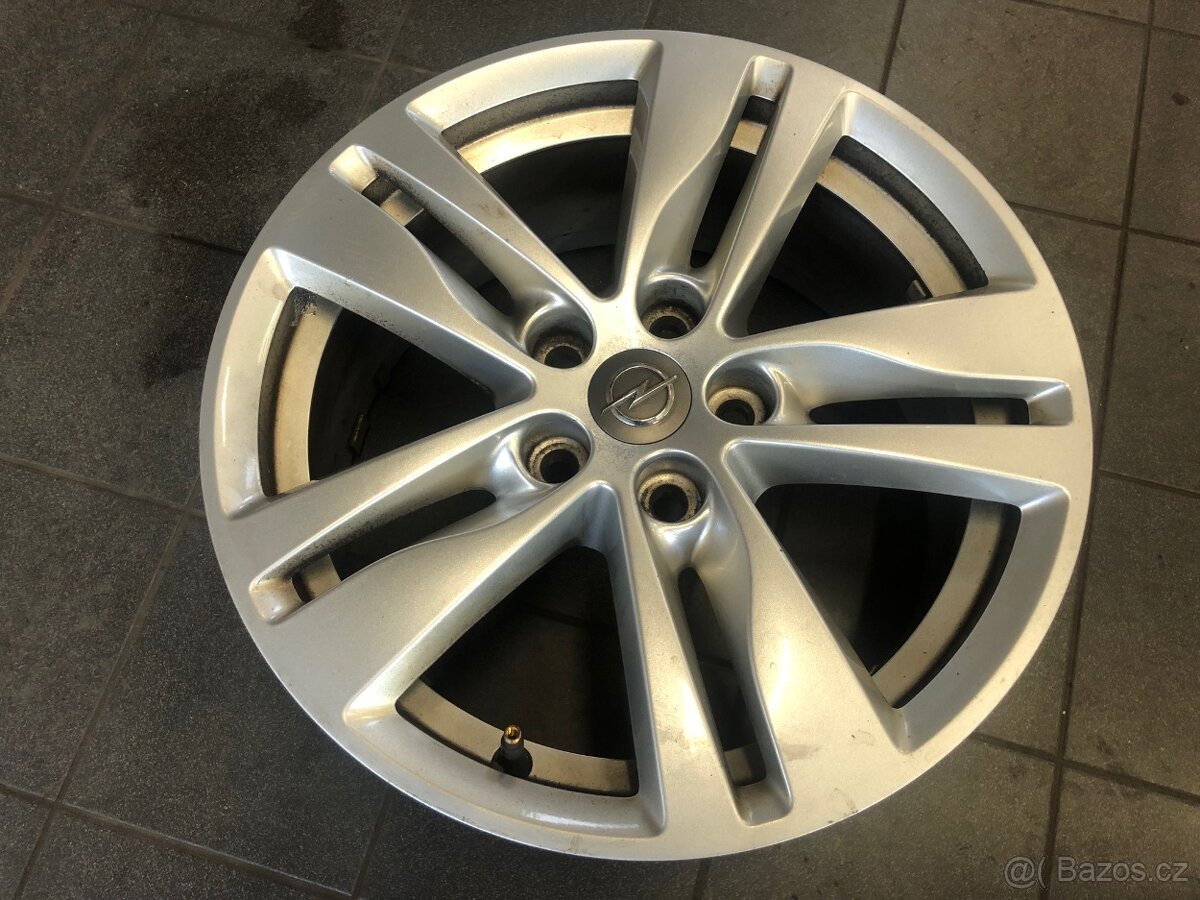 Nabízíme sadu použitých ALU disků Opel Astra K originál 3902