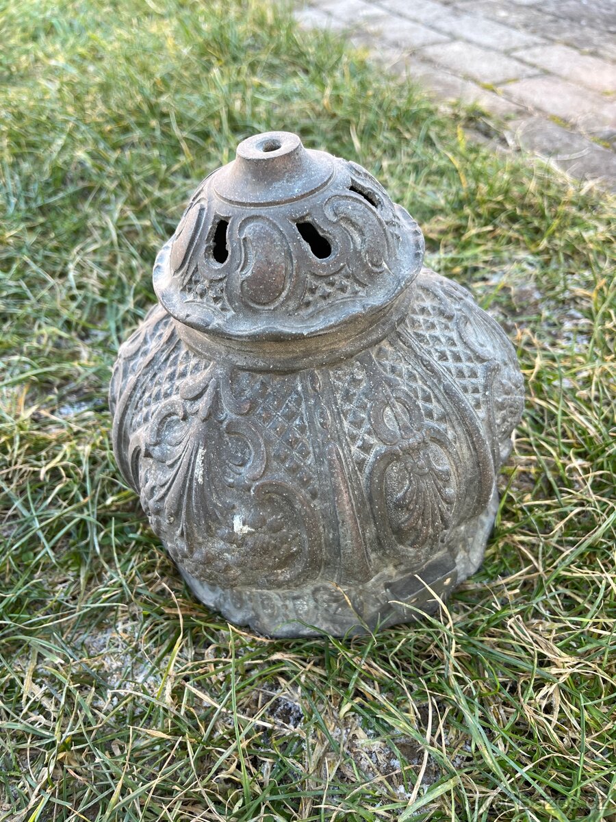 Vrchní část starožitného lustru