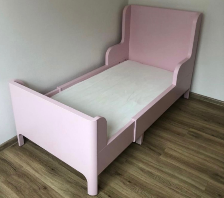 Rostouci postel IKEA růžová