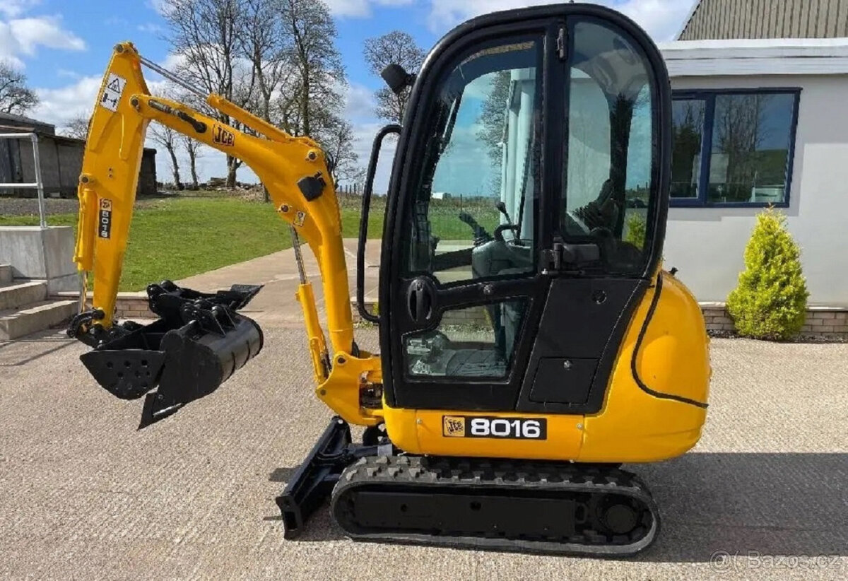 minibagr hmotnost 1,6t•JCB 8016•19HP+3x lžíce(1227mth)