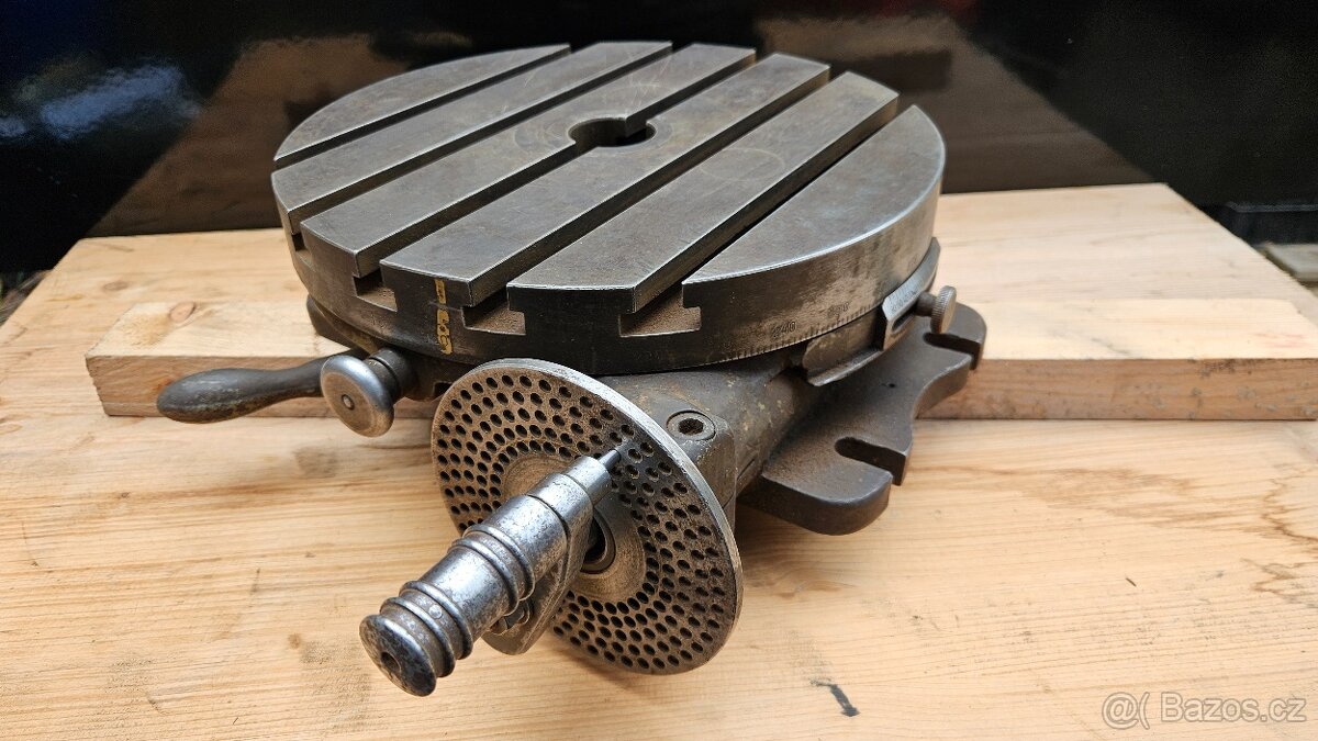 Otočný dělící horizontální stůl průměr 300