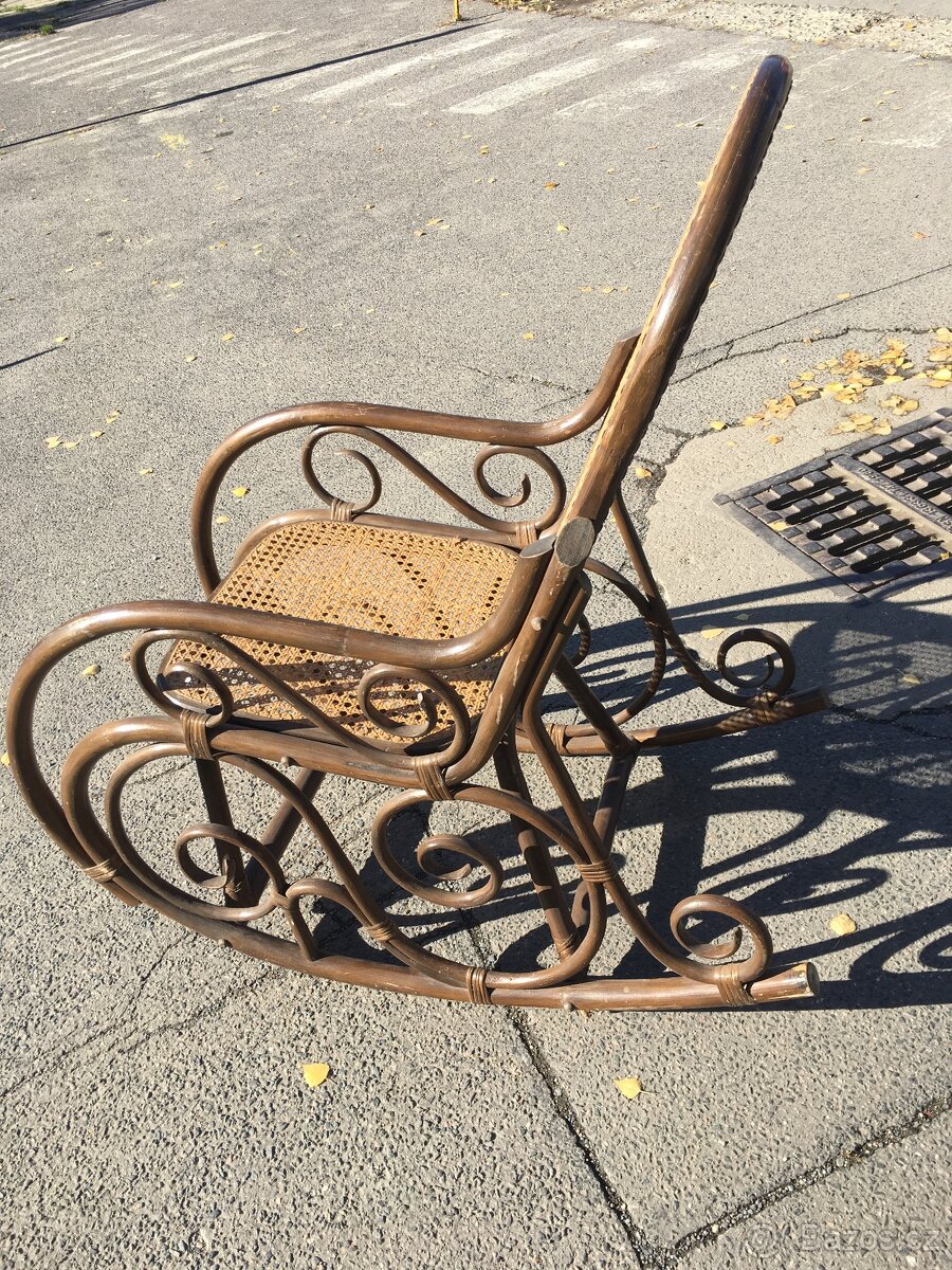 Starozitne Houpaci kreslo