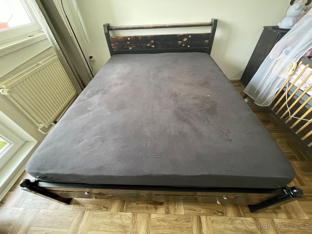 Postel 160x200 masivní, ocelová konstrukce