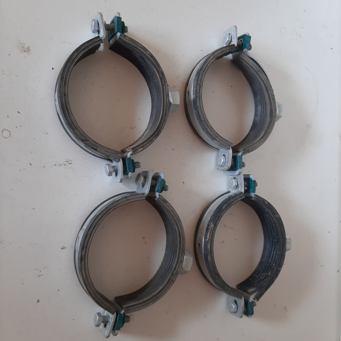 Objímka dvoušroubová M20 mm průměr