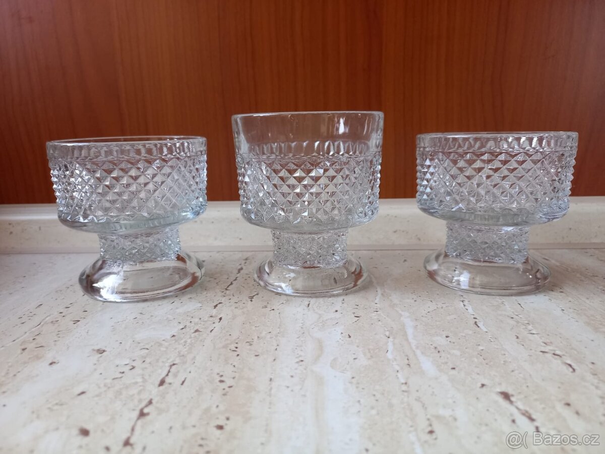 Zmrzlinové poháry - lisované sklo RETRO