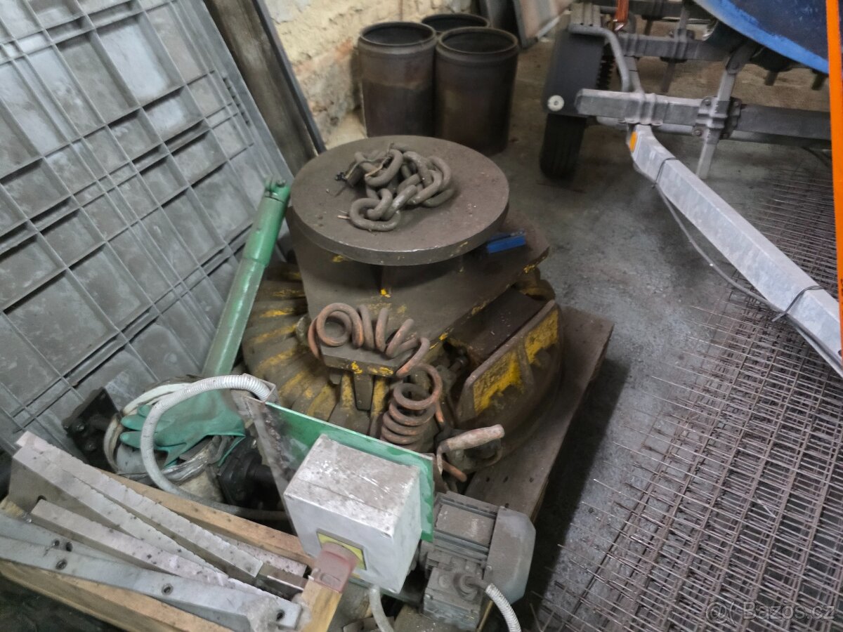 Závěsný kruhový elektromagnet pro kovošrot