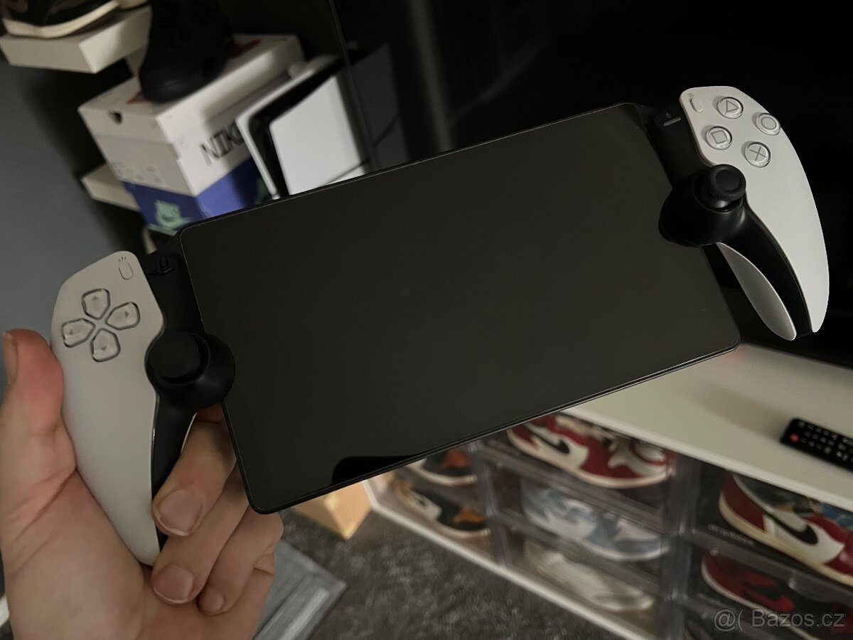 PlayStation PS Portal s příslušenstvím