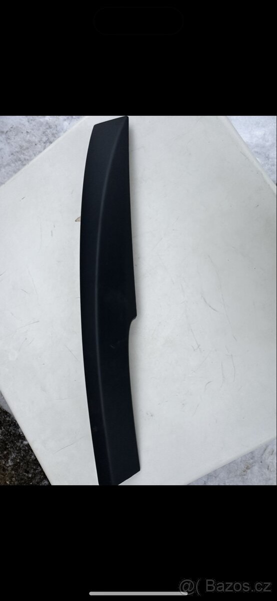 Kryt střešního nosiče Renault Laguna 3 (2007–2015).