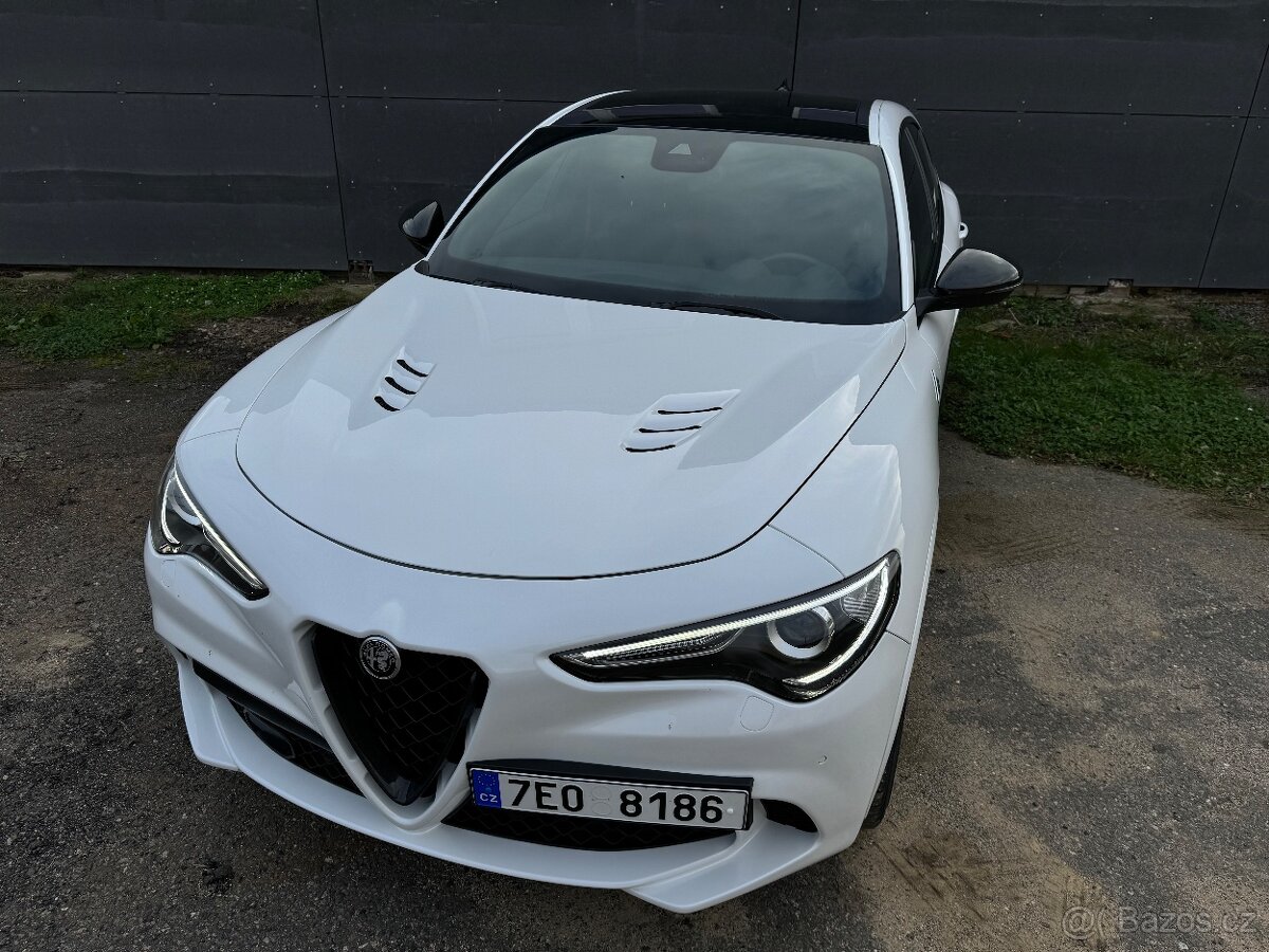 Alfa Romeo Stelvio QV ( motor Ferrari)