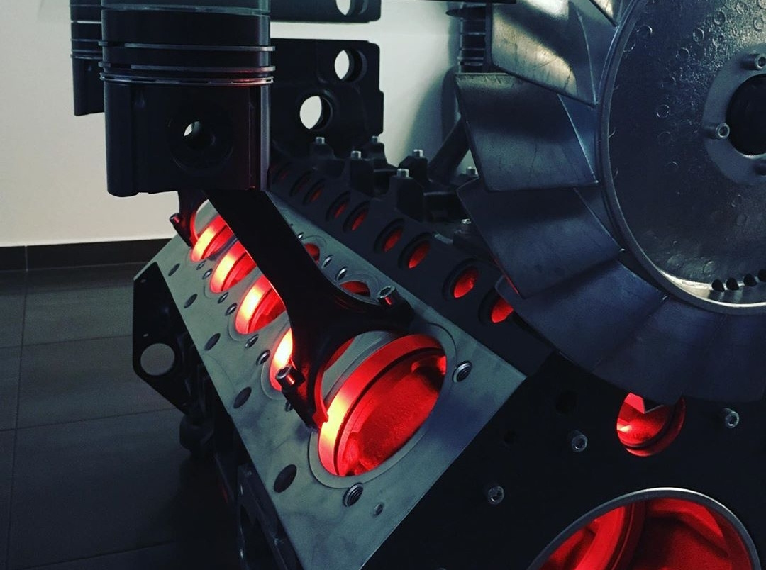 Mechanik, opravář pro nákladní vozy Tatra