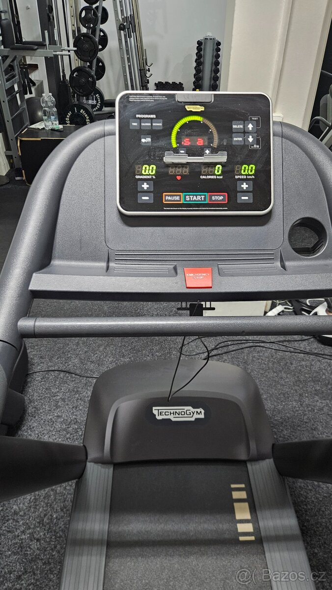 Technogym Run Jog Forma profi pás super stav