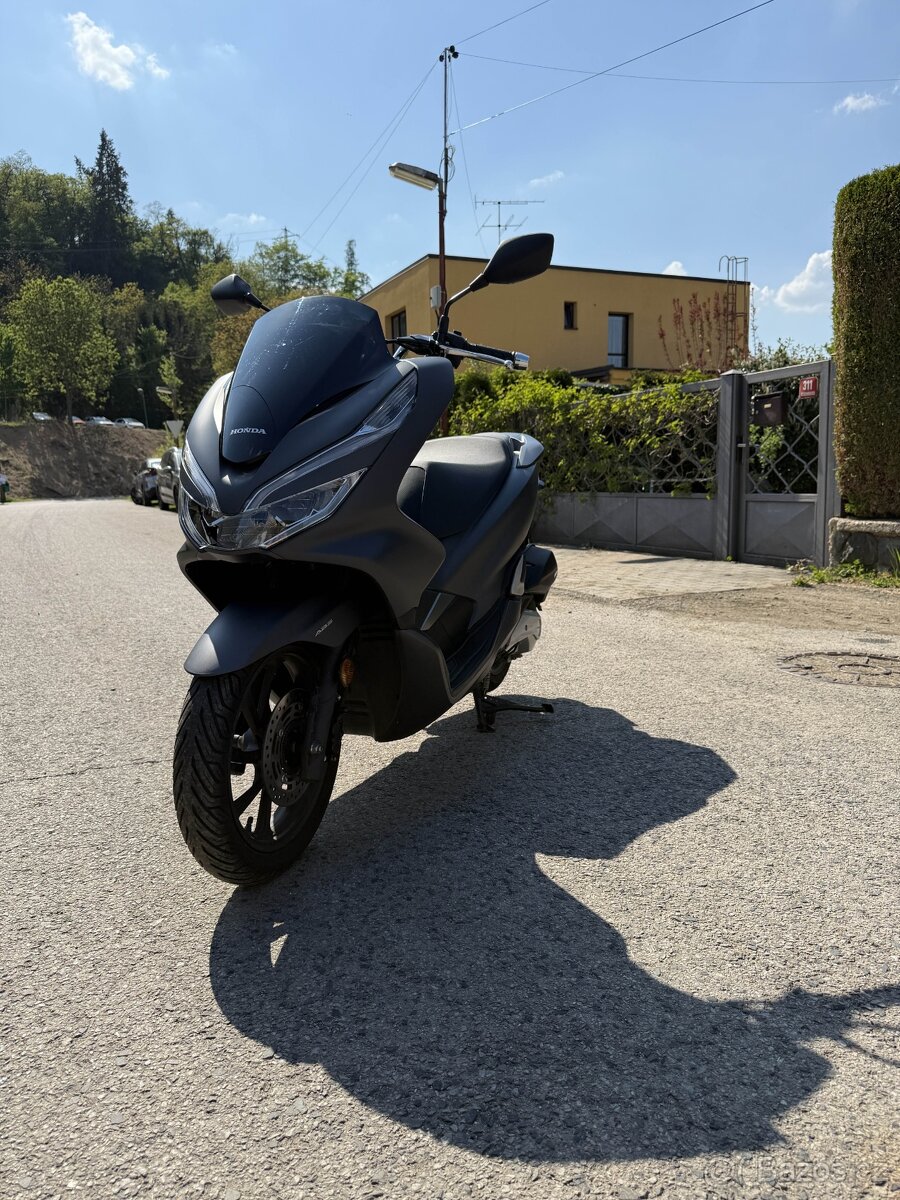 Honda PCX 125, barva šedá matná, 2019