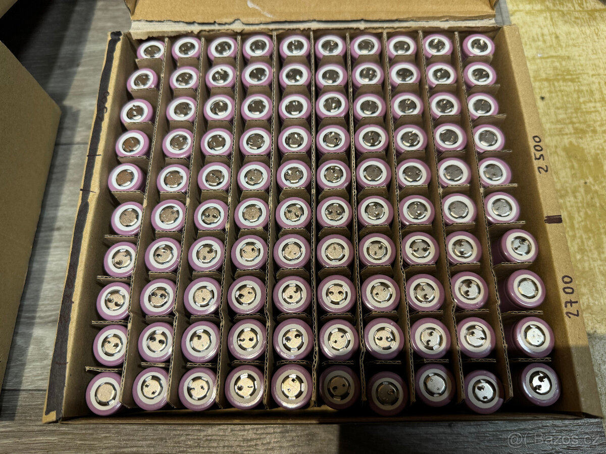 100kusů Li-Ion 18650 články baterie kapacita 2500 - 2700mAh