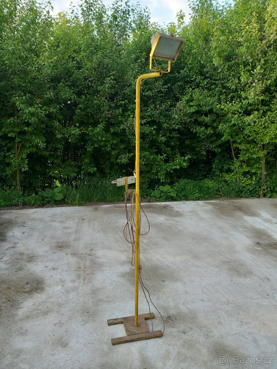 Halogen světlo - stojná lampa