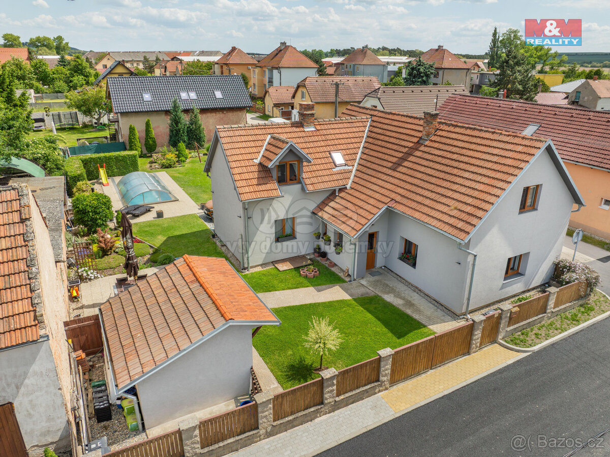 Prodej rodinného domu 6+kk, 180 m², Čečelice, ul. Hřbitovní