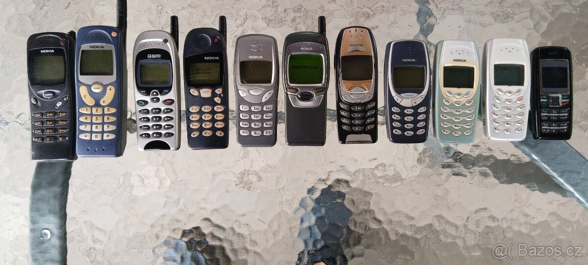 Staré mobilní telefony