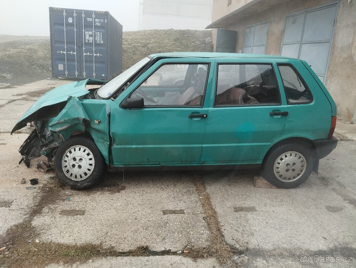 Fiat Uno 45 doklady / sedačky