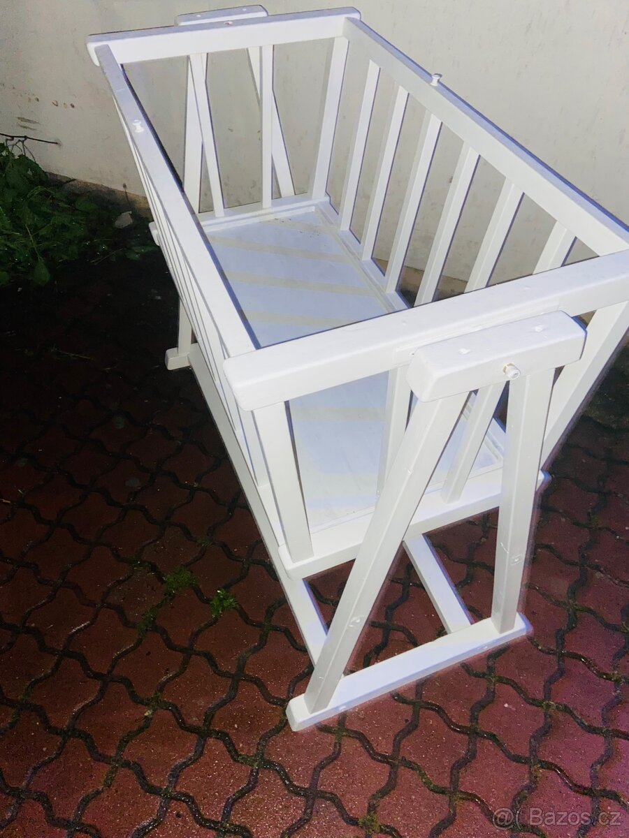 Krásná retro kolébka
