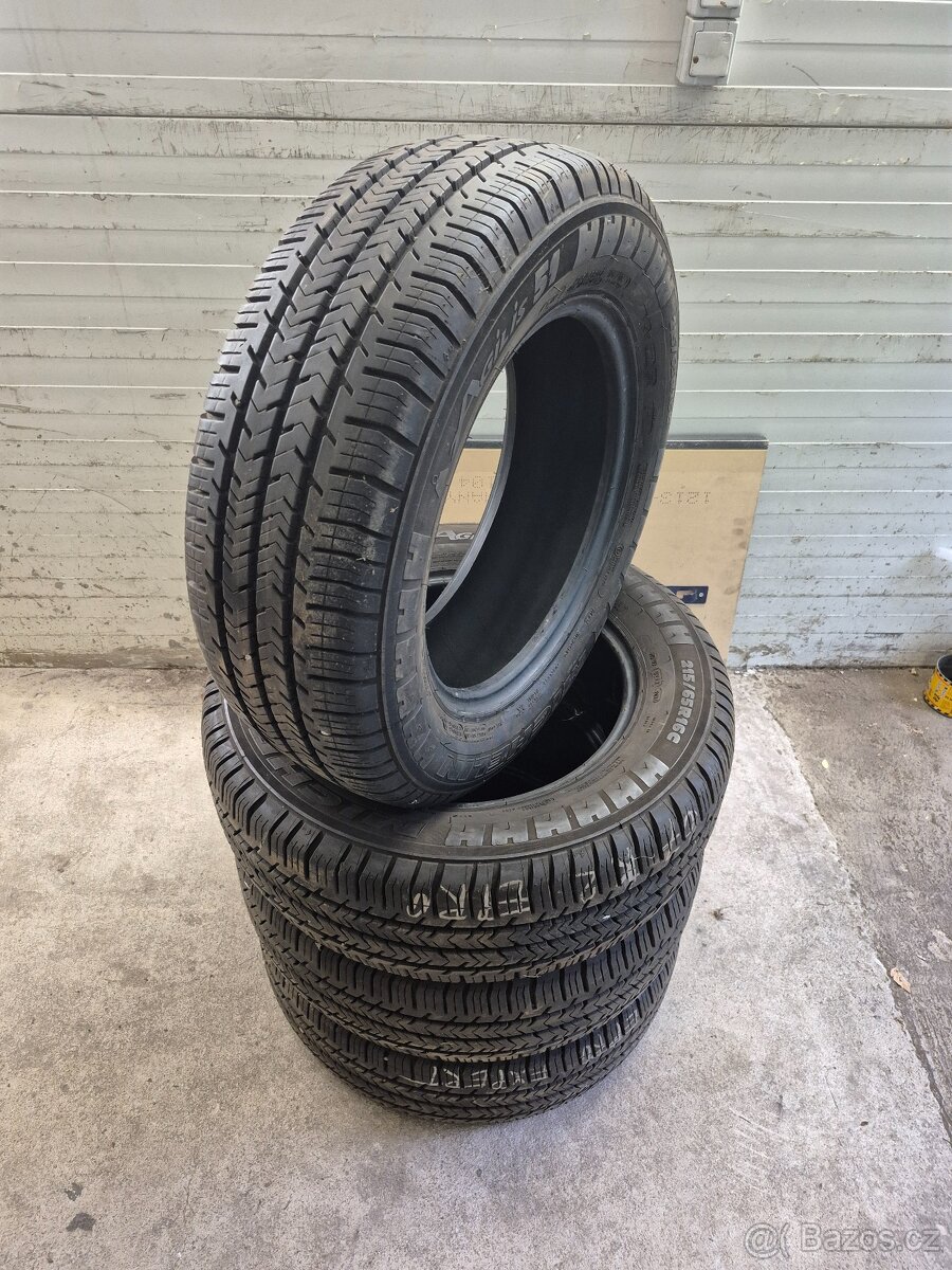 215/65 R16 C 106/104 T Michelin