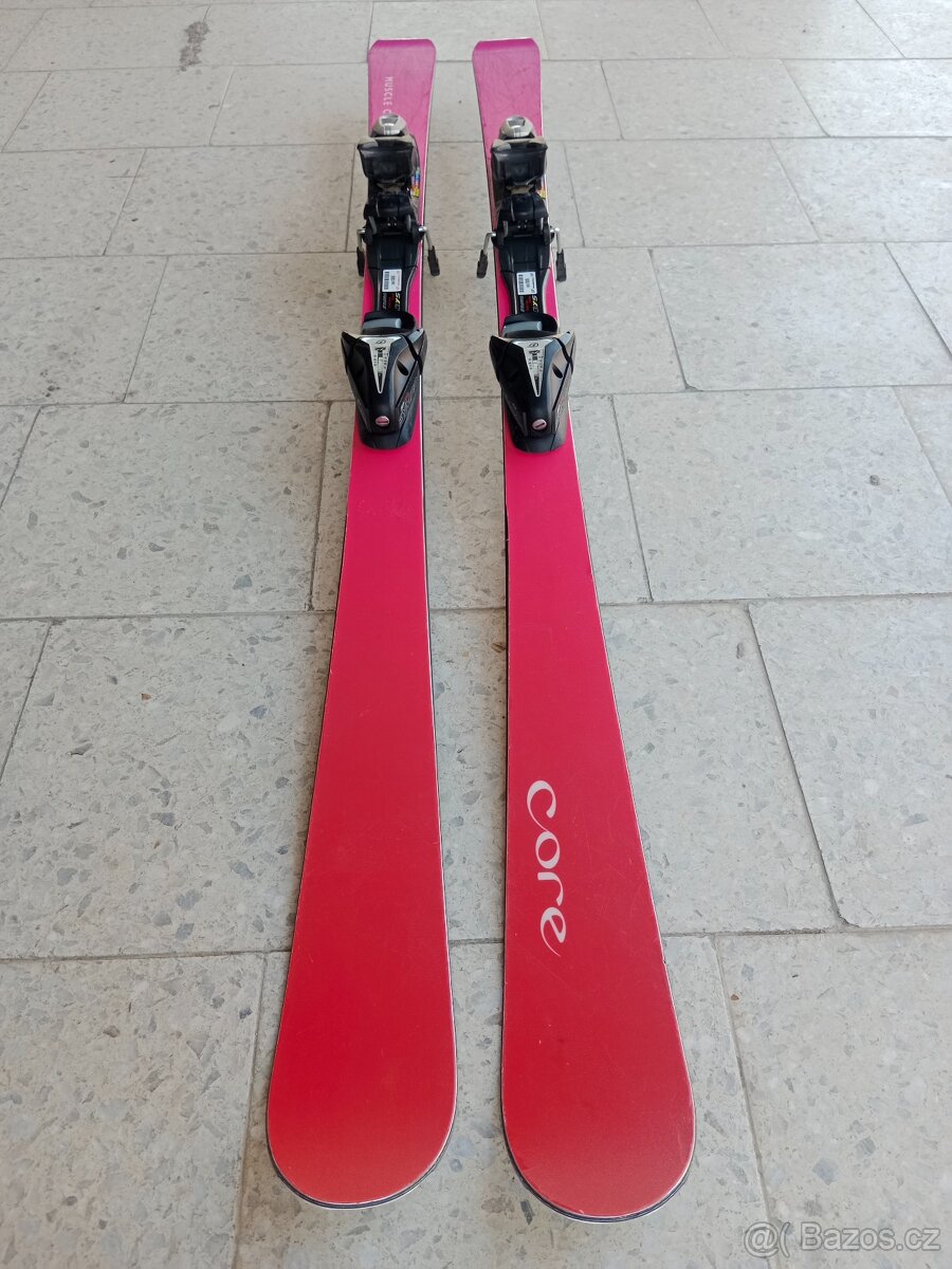 Použité nevšední růžové carvingové lyže Core 150 cm